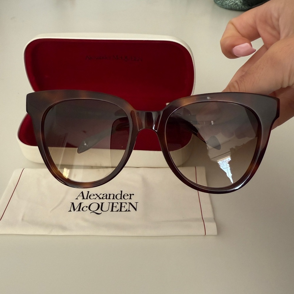 NEW McQueen Sunglasses 53MM Oval Sunglasses Alexander McQueen